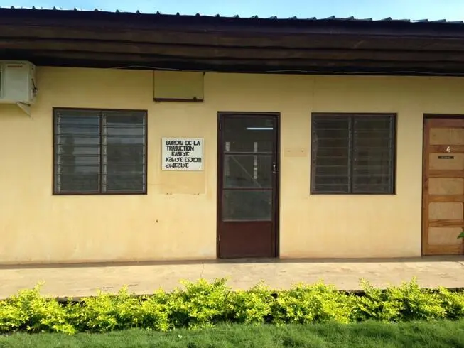 Kabɩyɛ Tɔm ɖɩɖɛzɩyɛ / Bureau des traducteurs kabiyè